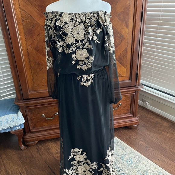 New with tags Nine West size 12 black and gold gown. - Picture 1 of 3